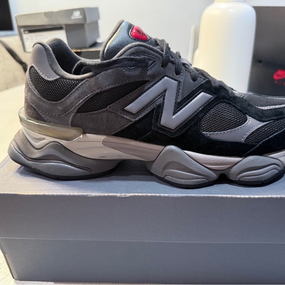 New Balance 9060 Size 11 - Picture 1 of 11